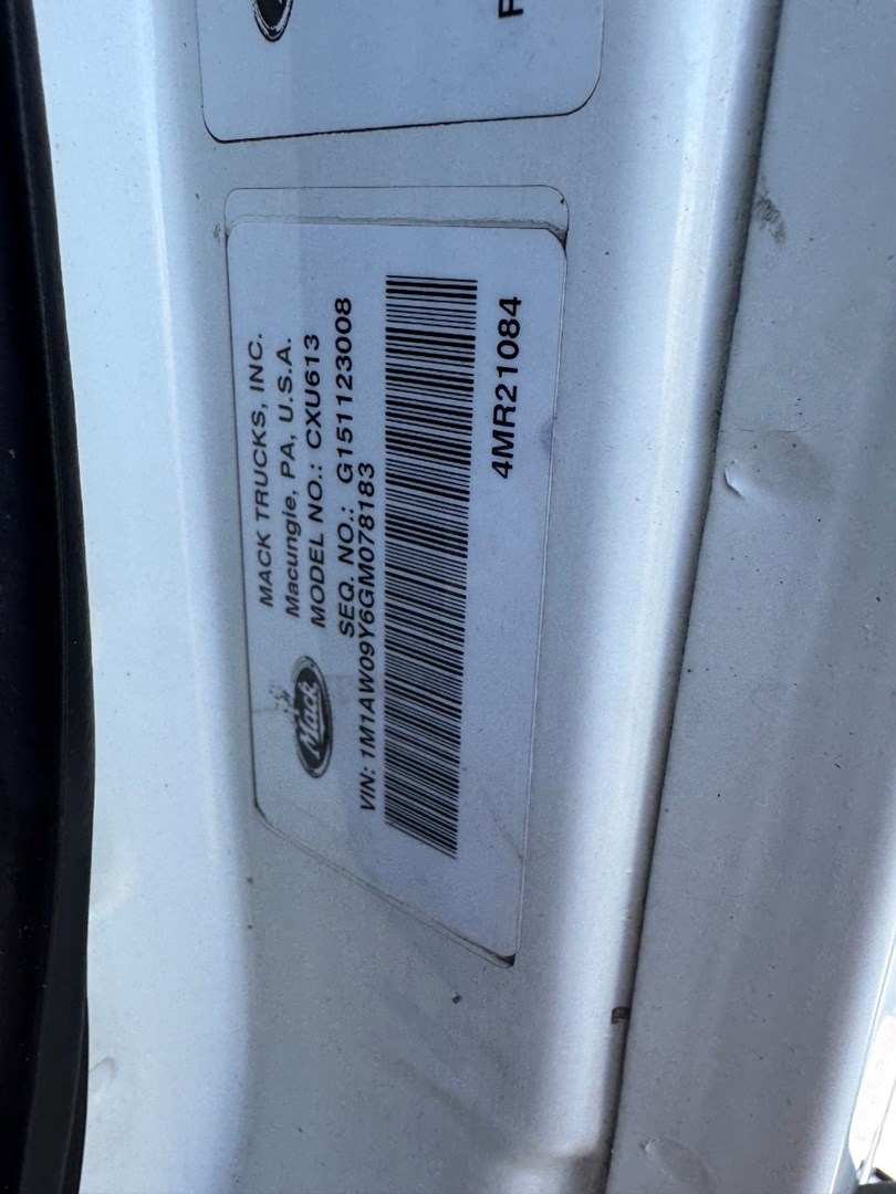 2016 Mack Day Cab - image 18